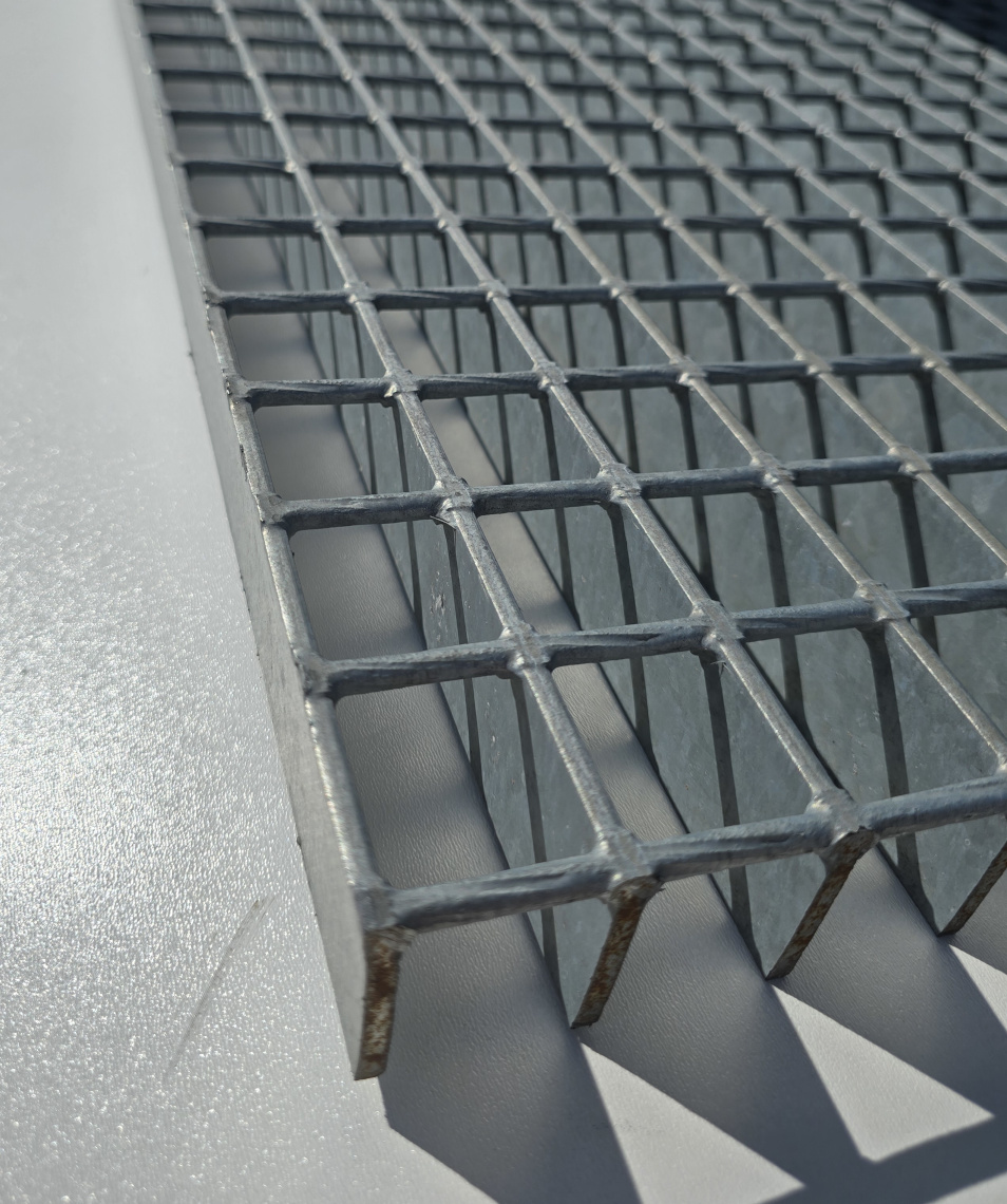 Tasoritilä 34x38 silmäkoko / 40x4 mm kantava latta