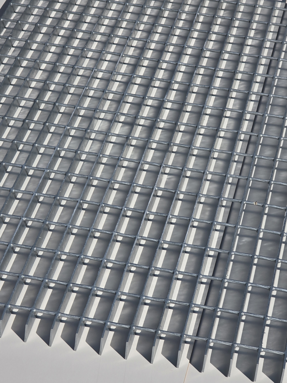 Tasoritilä 34x76 silmäkoko / 40x3 mm kantava latta - Image 2