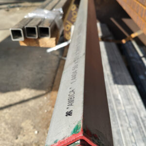 kuvassa 50x50x5 kulmatanko