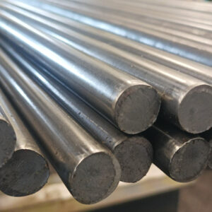 Kuvassa pyöröteräs. Pyöröteräksen halkaisija 20 mm. Pyöröteräksen pituus 6000 mm. Pyörötangon laatuluokka: S355 vedetty.