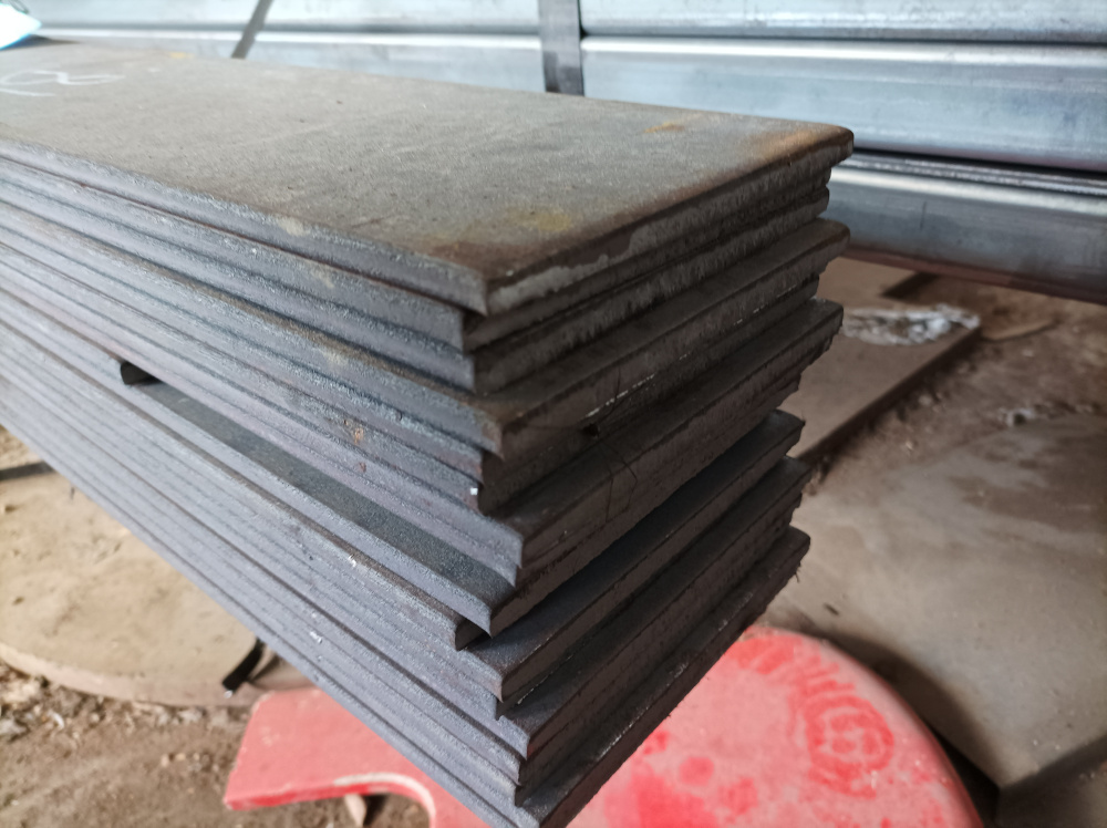 120x8 Lattateräs S355