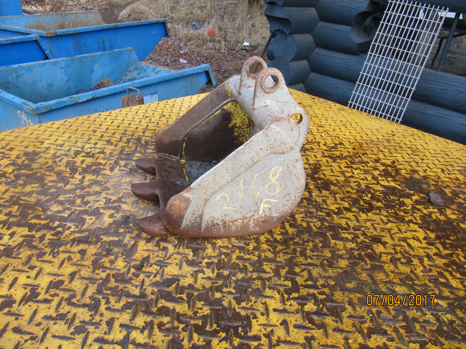 Käytetty kauha 33cm, nro2158f