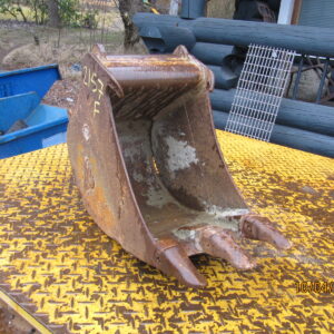 Käytetty kauha 30cm, nro2157f