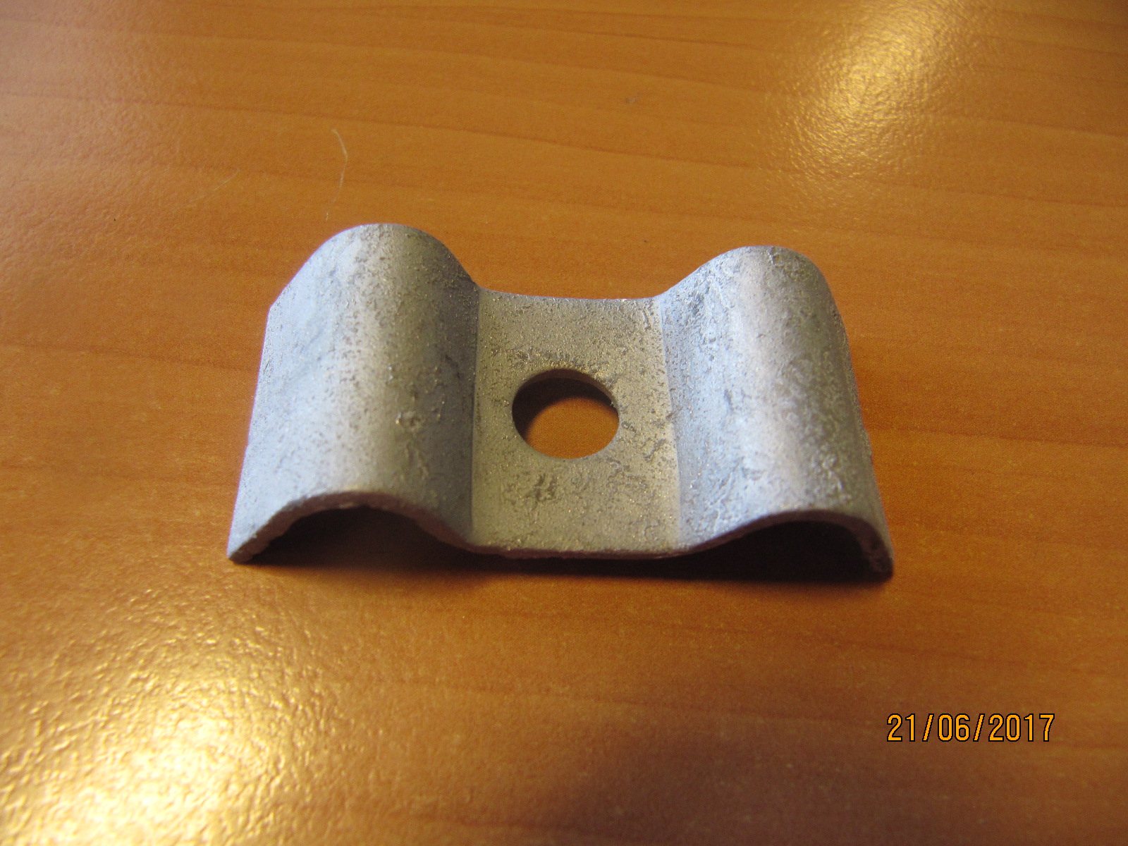 Ritiläkiinnike 34x76 mm ritilätasoon