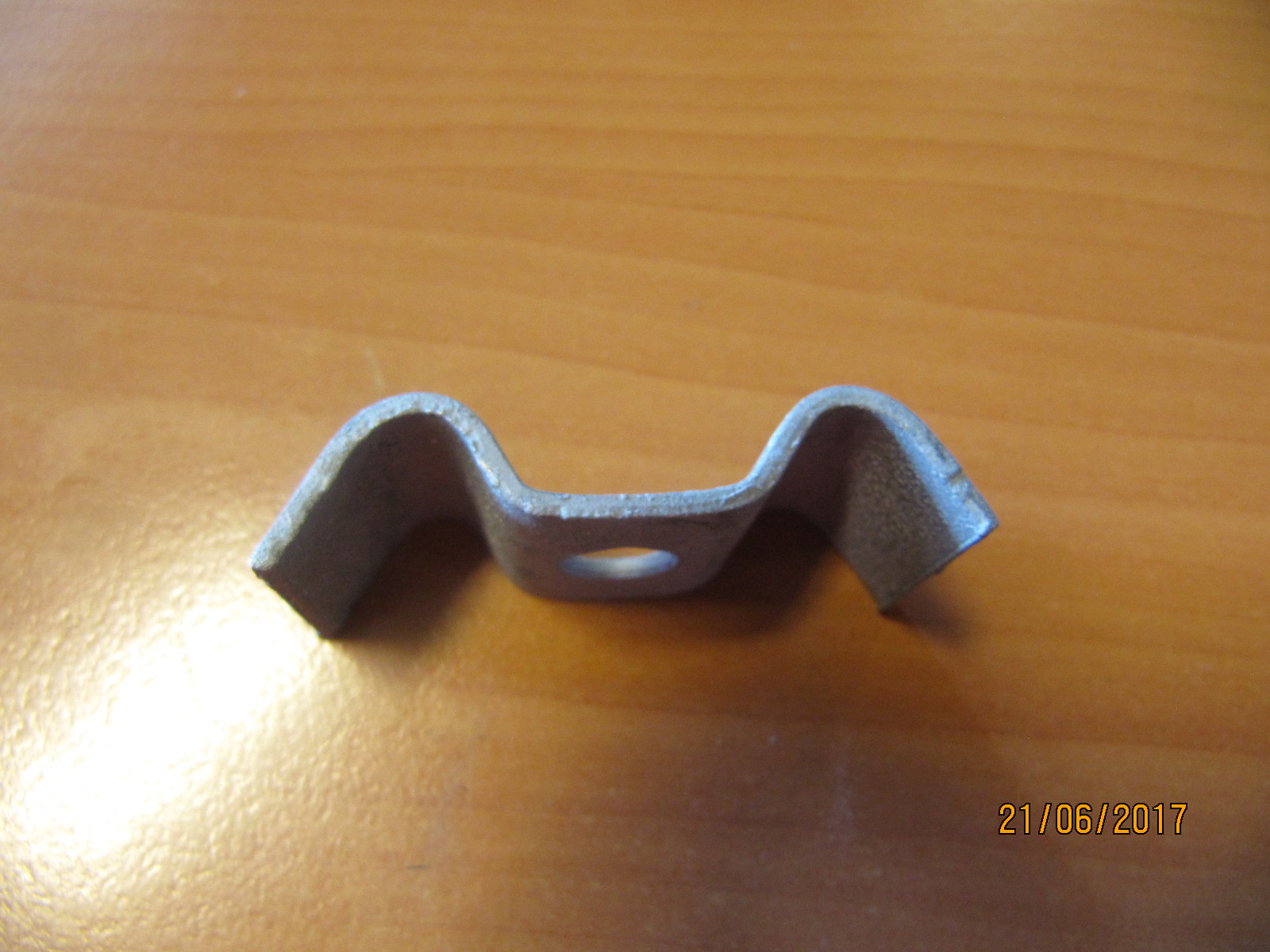 Ritiläkiinnike 34x76 mm ritilätasoon