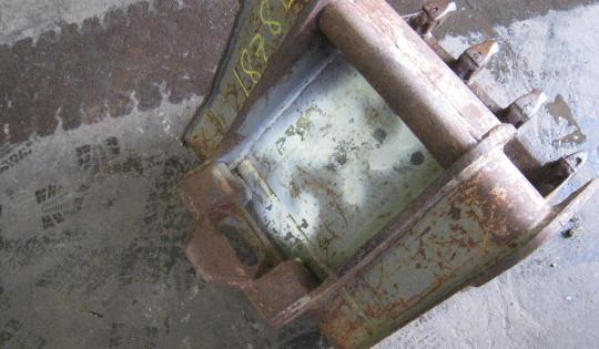 Käytetty kauha 44 cm pi2