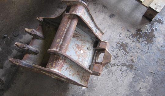 Käytetty kauha 44 cm pi6