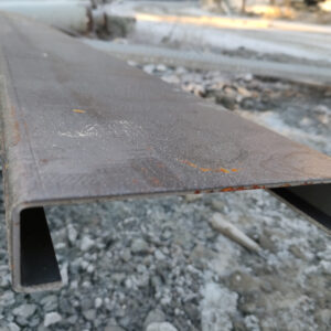 C-profiili porrasaskelmien kiinnitykseen 200x42x3 mm