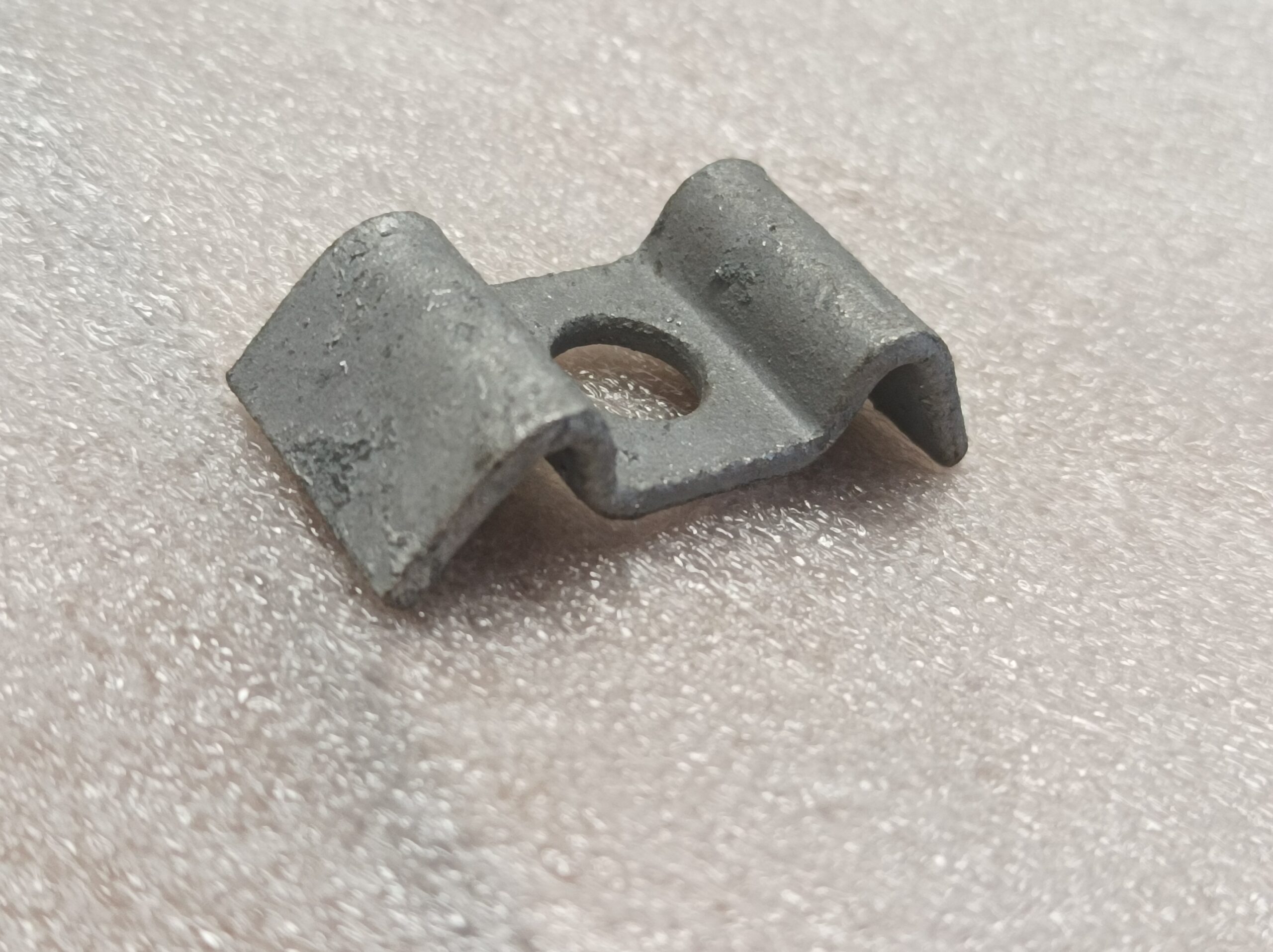 Ritiläkiinnike 22mm ritilätasoon