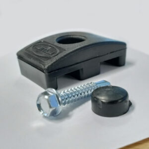 Aitaelementin kiinnike ruuvattava